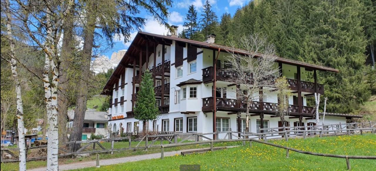 Park Hotel Faloria Canazei Exteriör bild