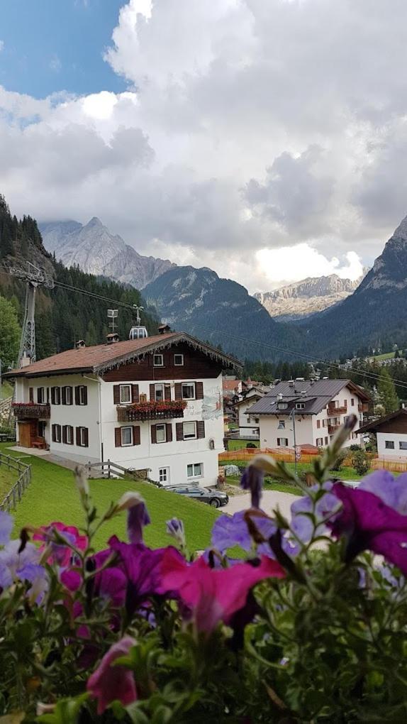 Park Hotel Faloria Canazei Exteriör bild